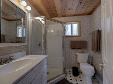 10185 Juniper Way, Soda Springs, CA 95728 Photo