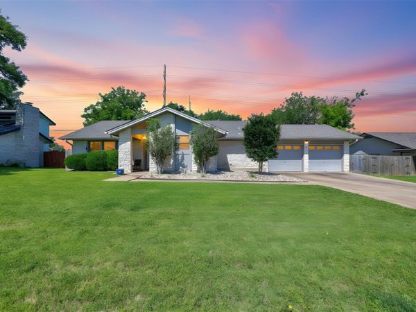 1002 Deep Wood DR, Round Rock, TX 78681