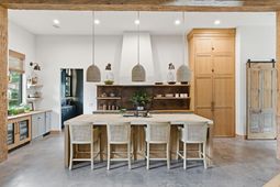 606 Simmons Street photo 4