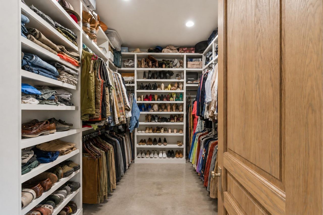606 Simmons Street Photo 35