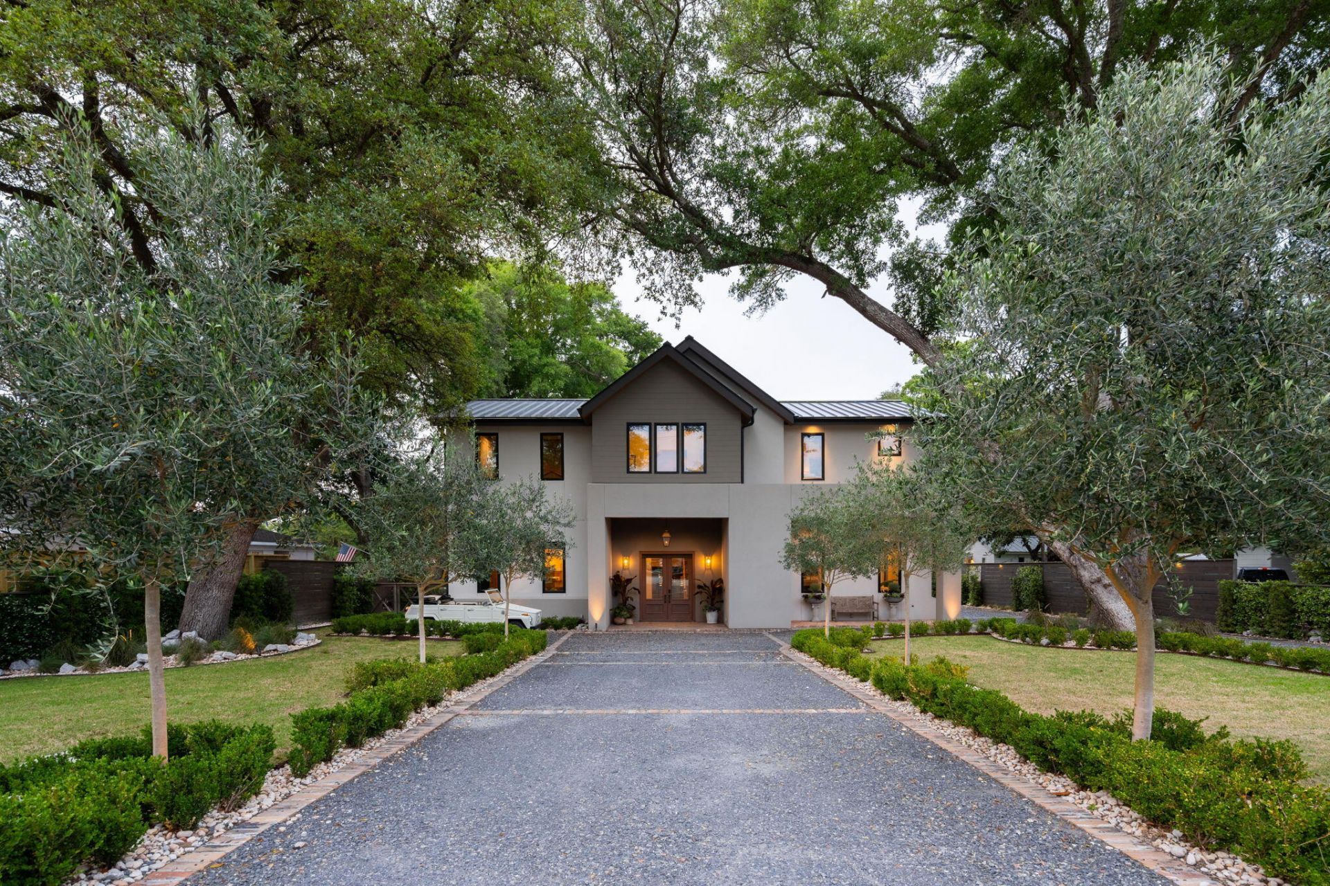 606 Simmons Street Photo 4