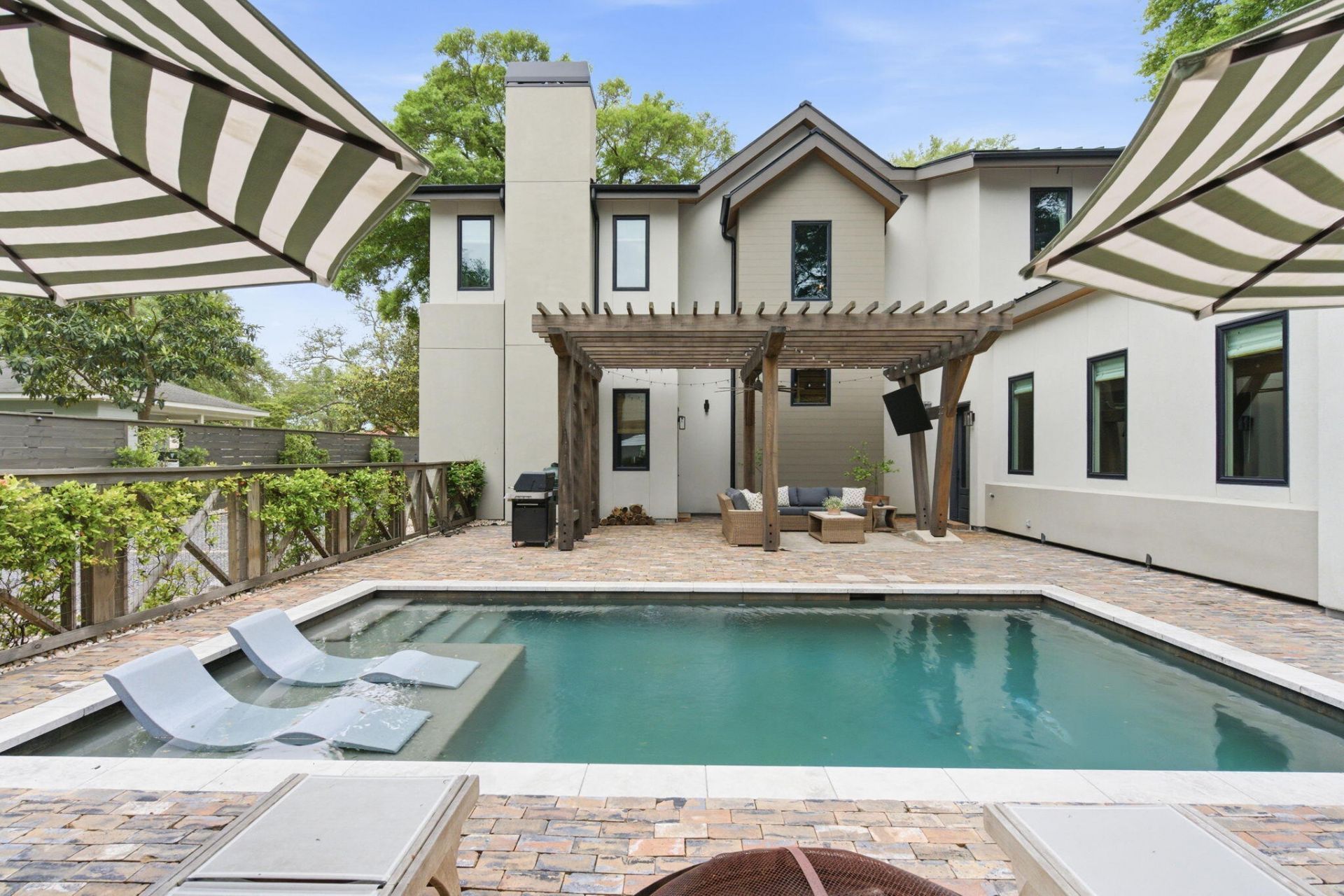 606 Simmons Street Photo 40