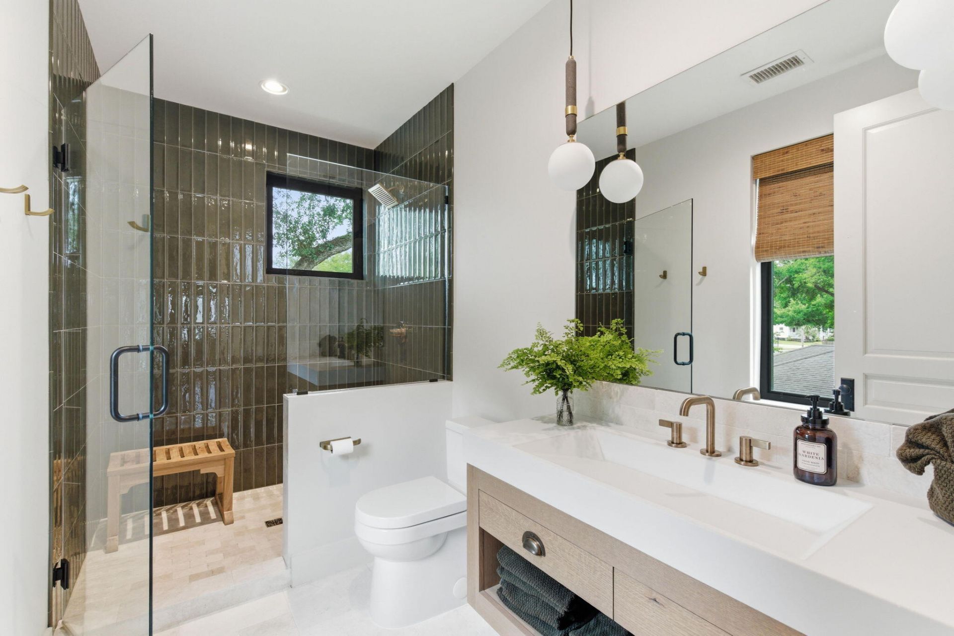 606 Simmons Street Photo 46