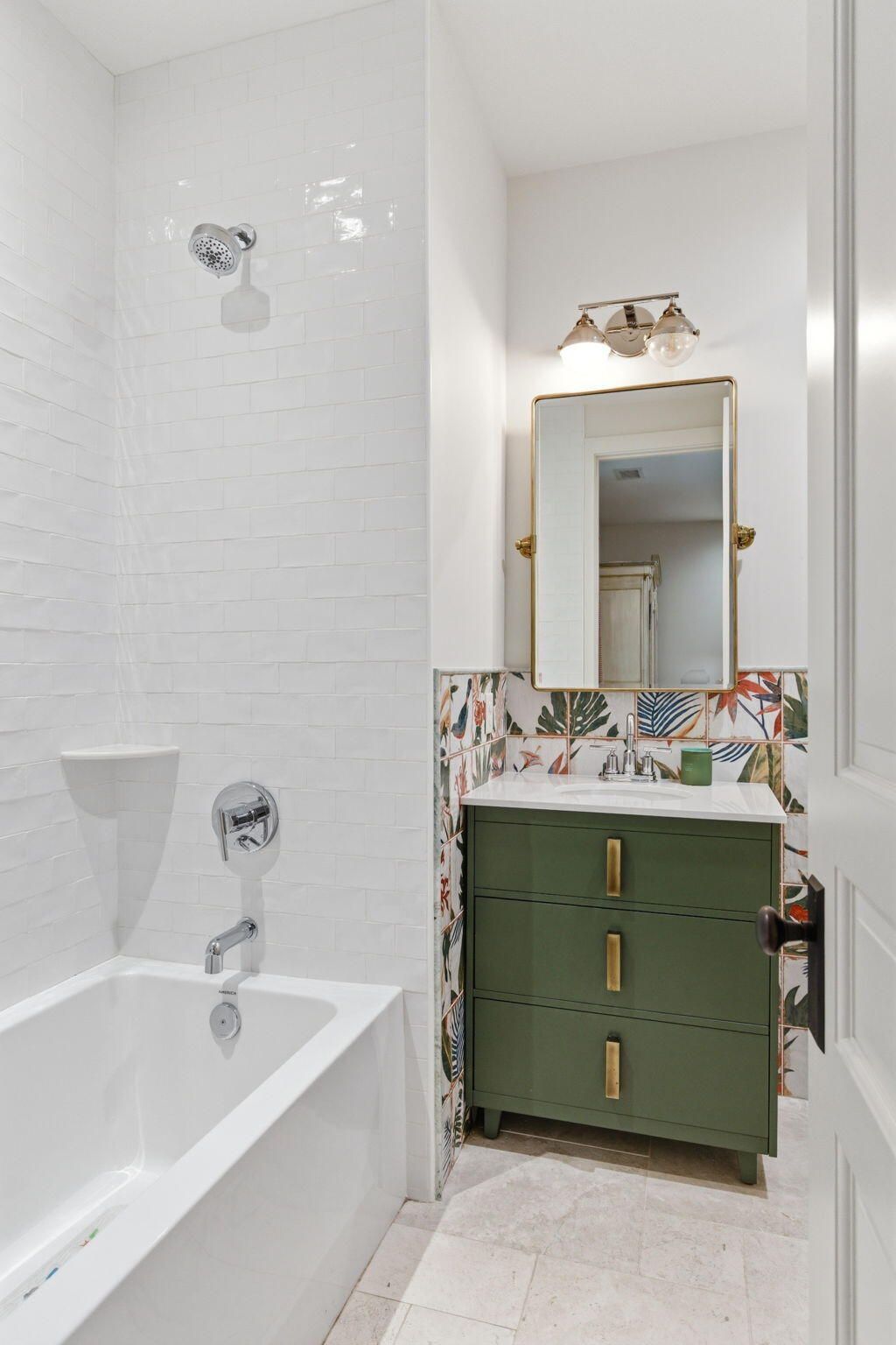 606 Simmons Street Photo 48