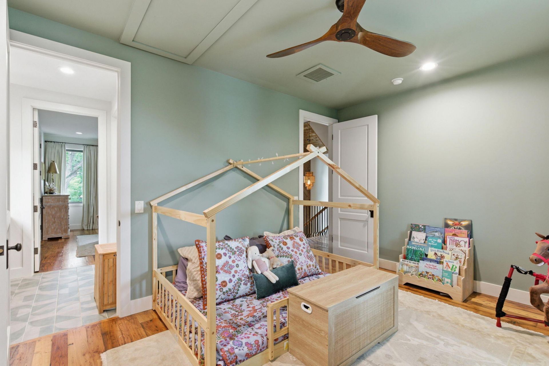 606 Simmons Street Photo 50