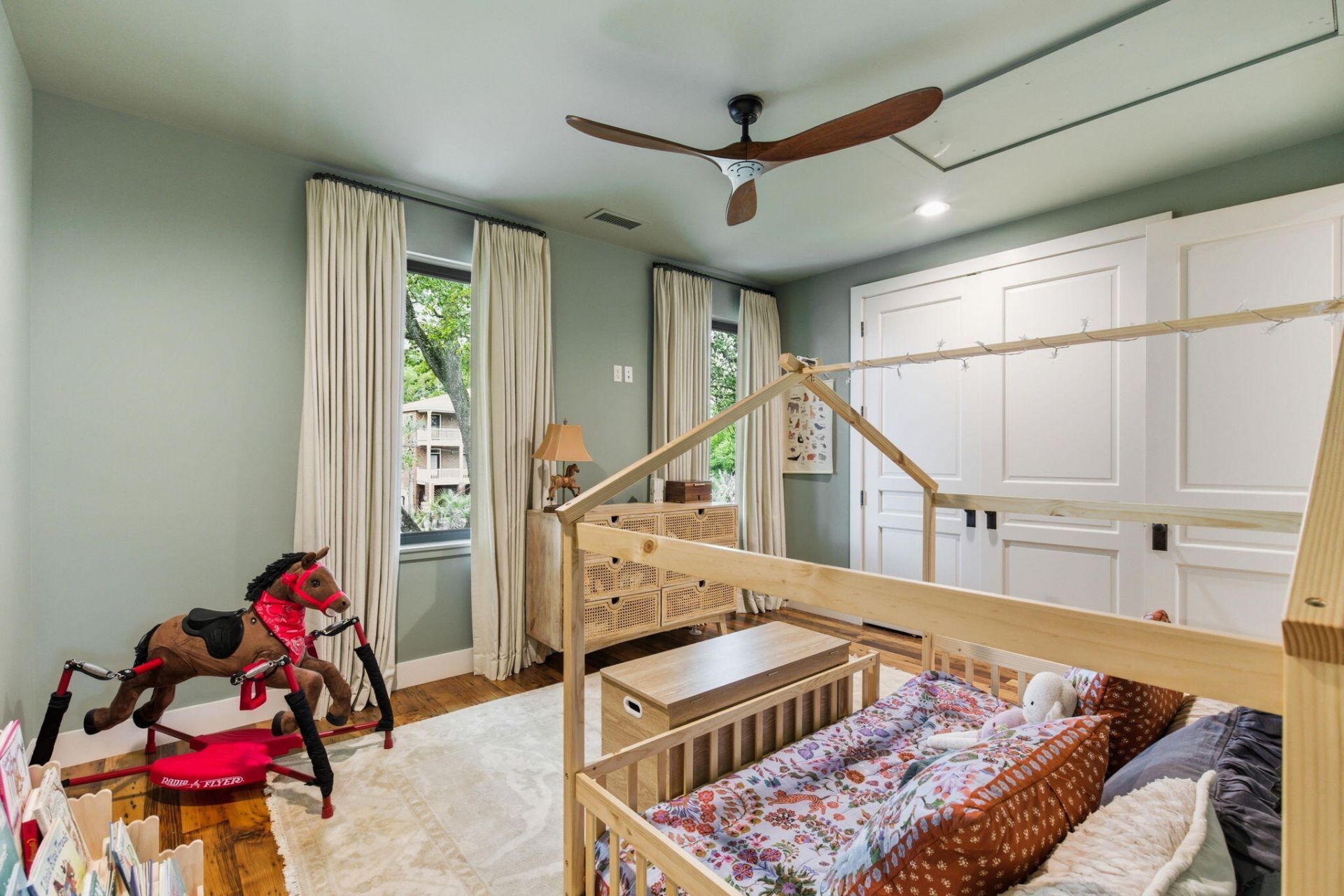 606 Simmons Street Photo 51