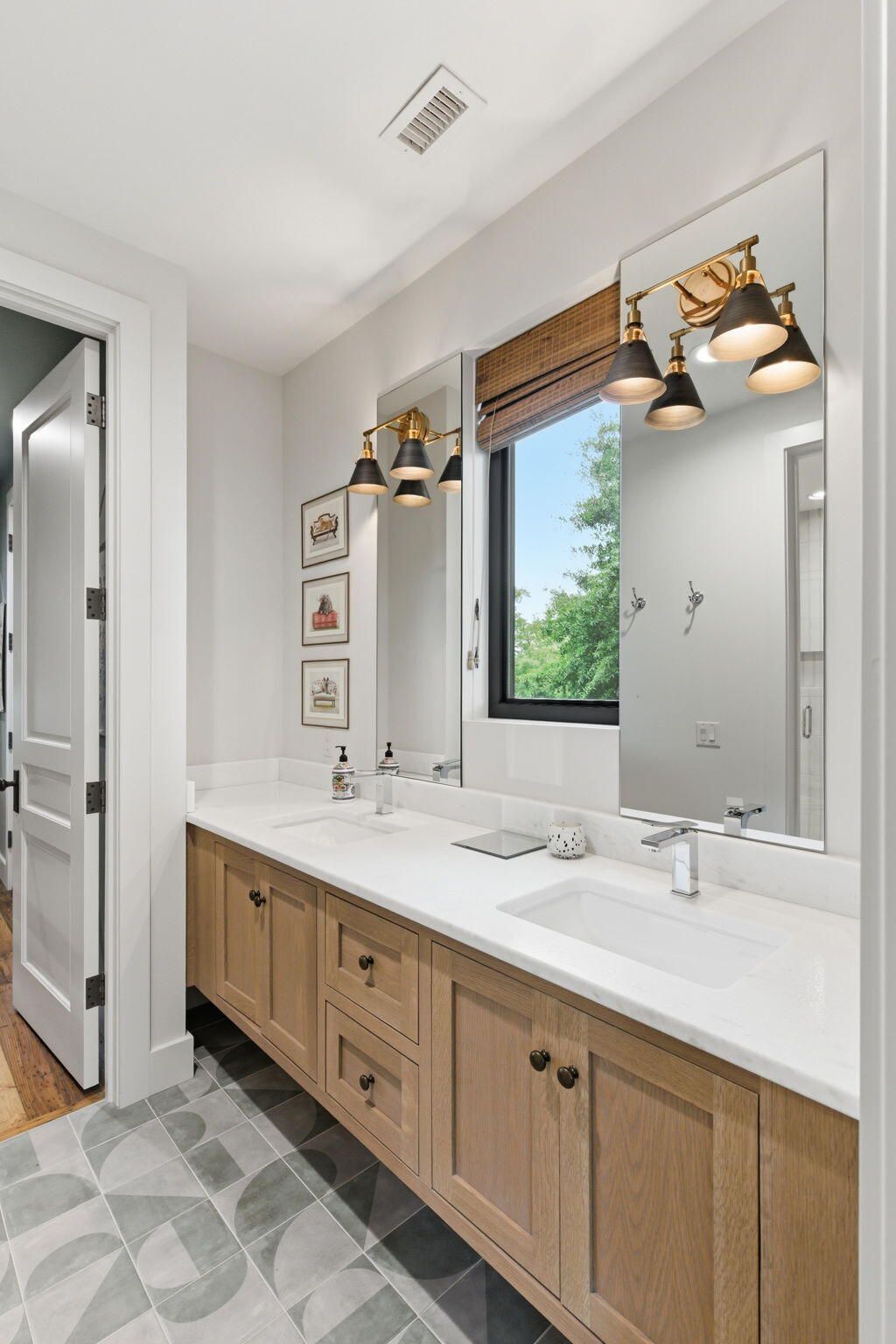 606 Simmons Street Photo 53