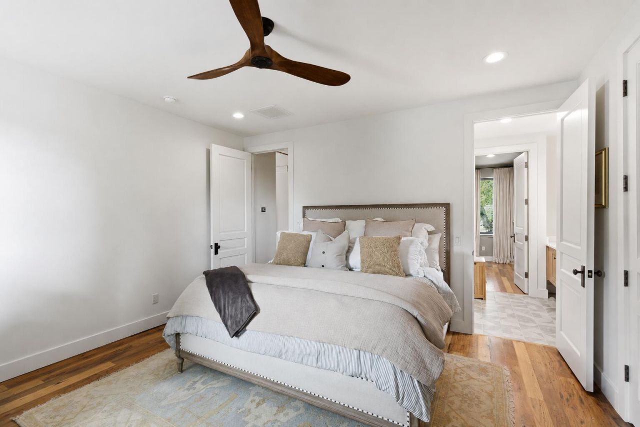 606 Simmons Street Photo 55