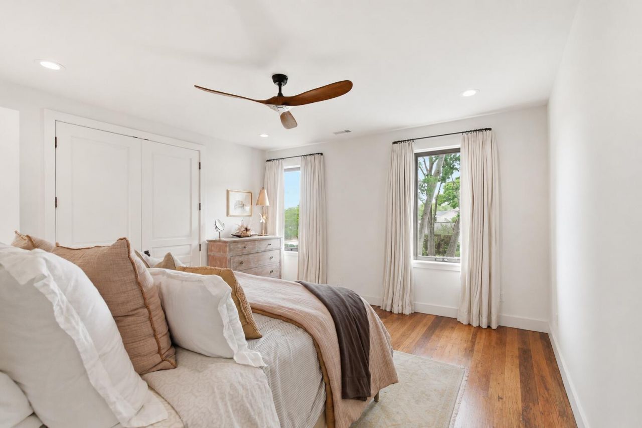 606 Simmons Street Photo 56