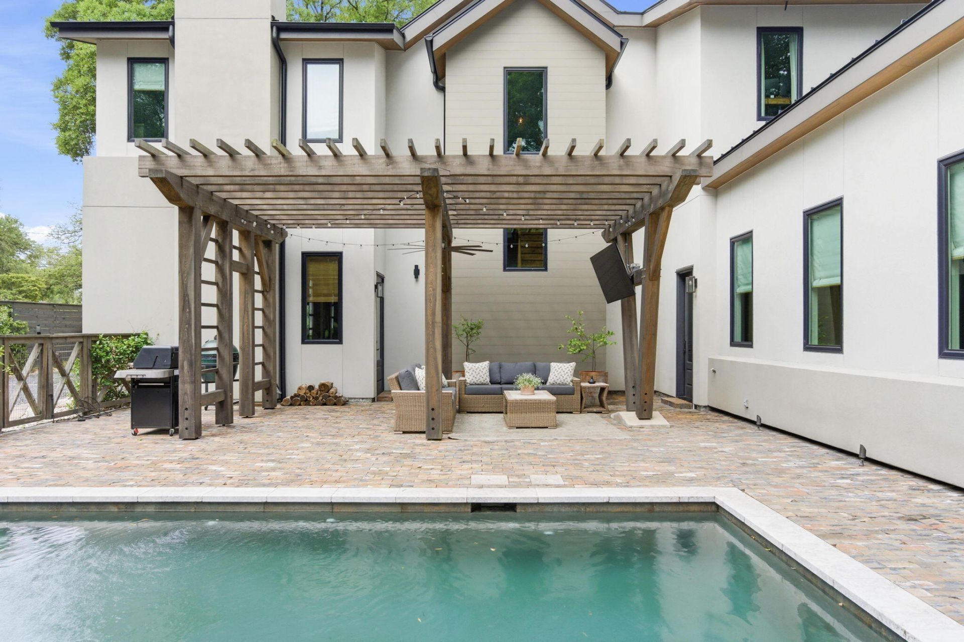 606 Simmons Street Photo 58