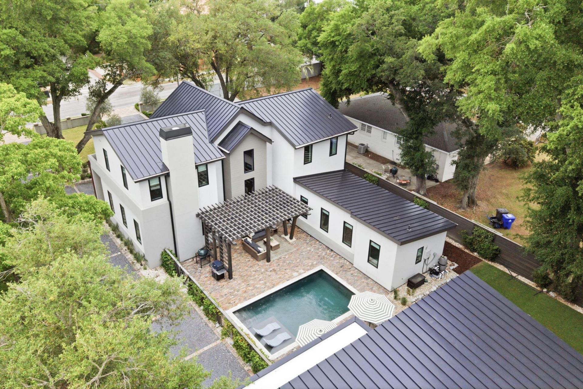 606 Simmons Street Photo 6