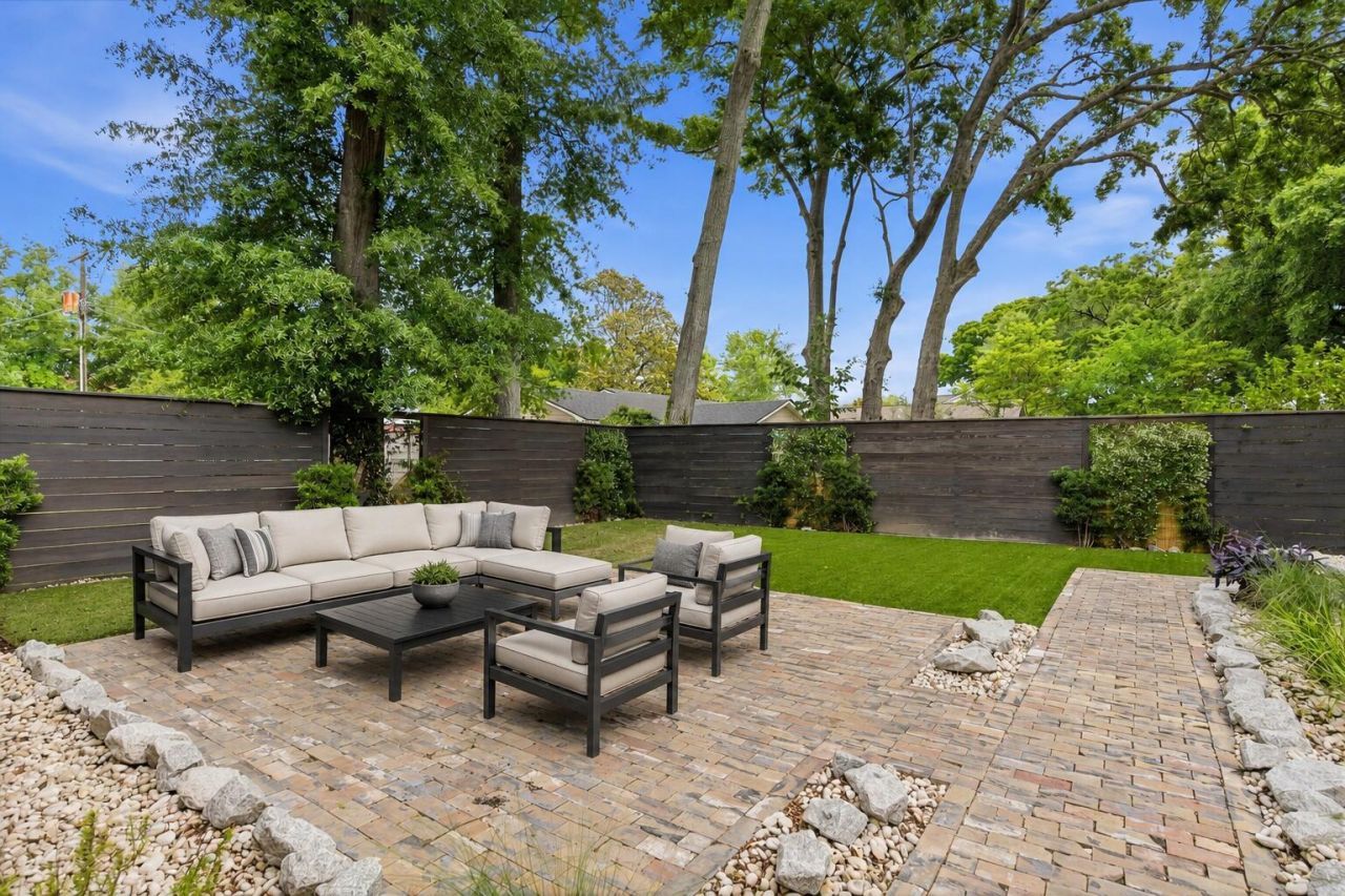 606 Simmons Street Photo 60