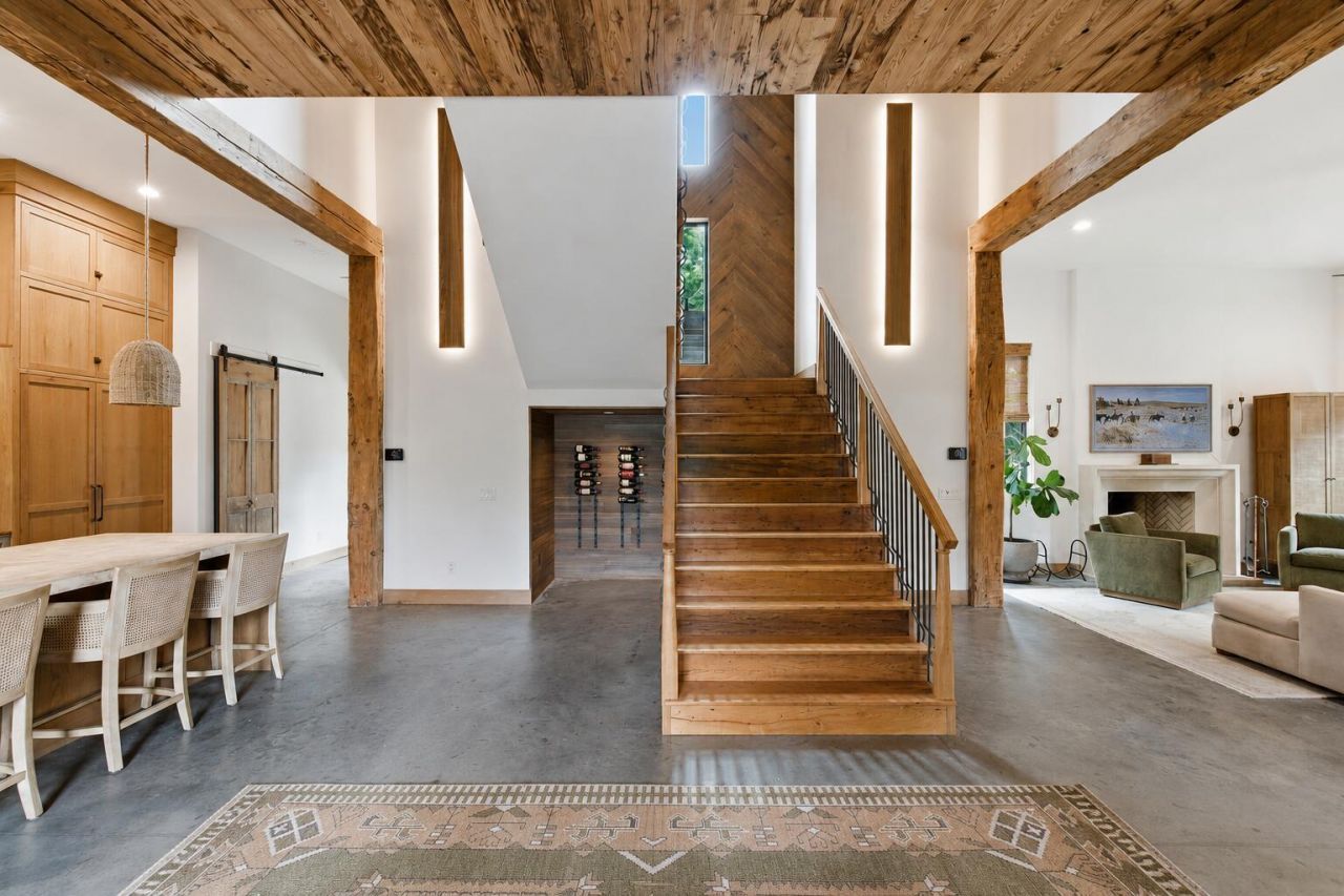 606 Simmons Street Photo 7