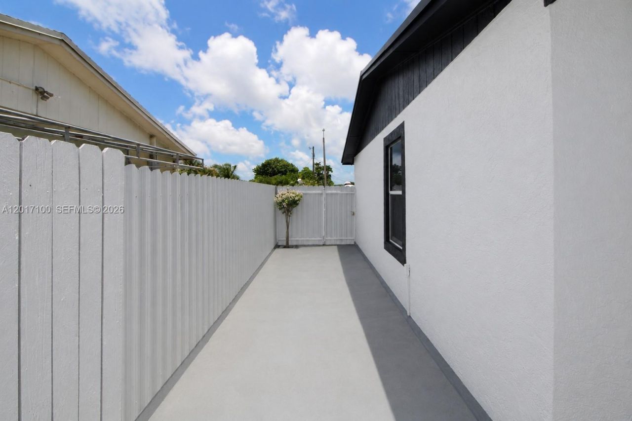 19050 SW 125th Ave, Miami, FL 33177 Photo