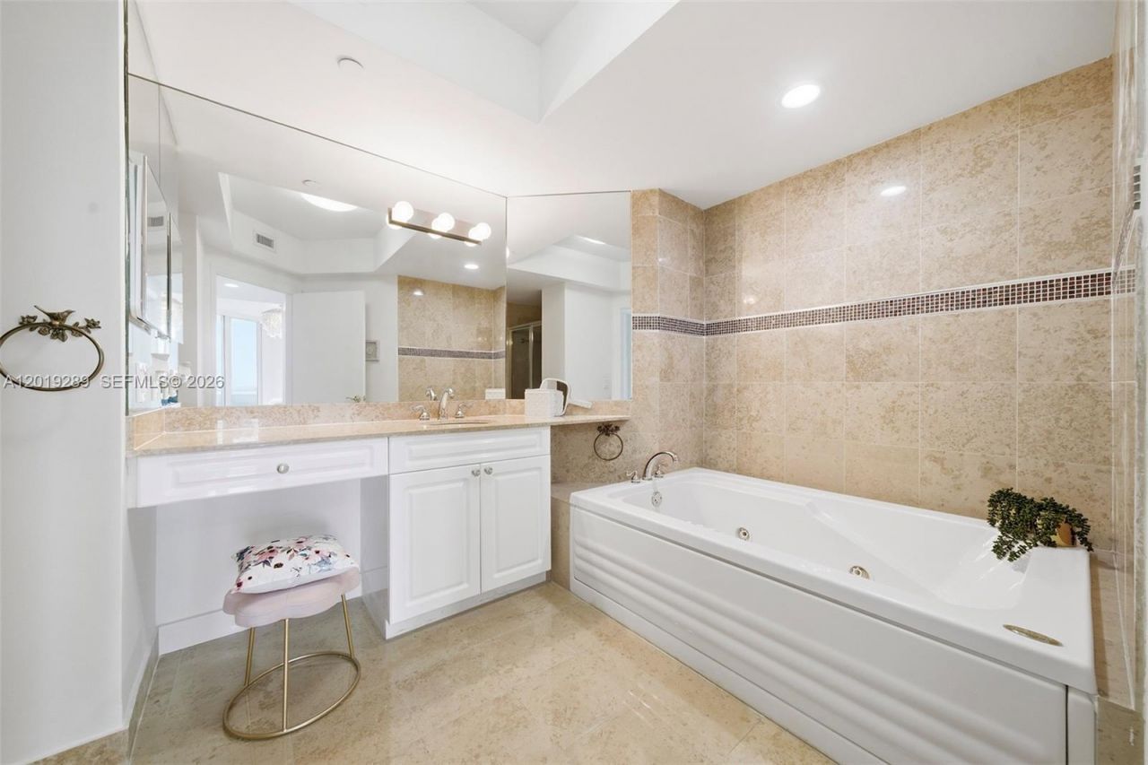 4779 Collins Ave, Unit 1206, Miami Beach, FL 33140 Photo