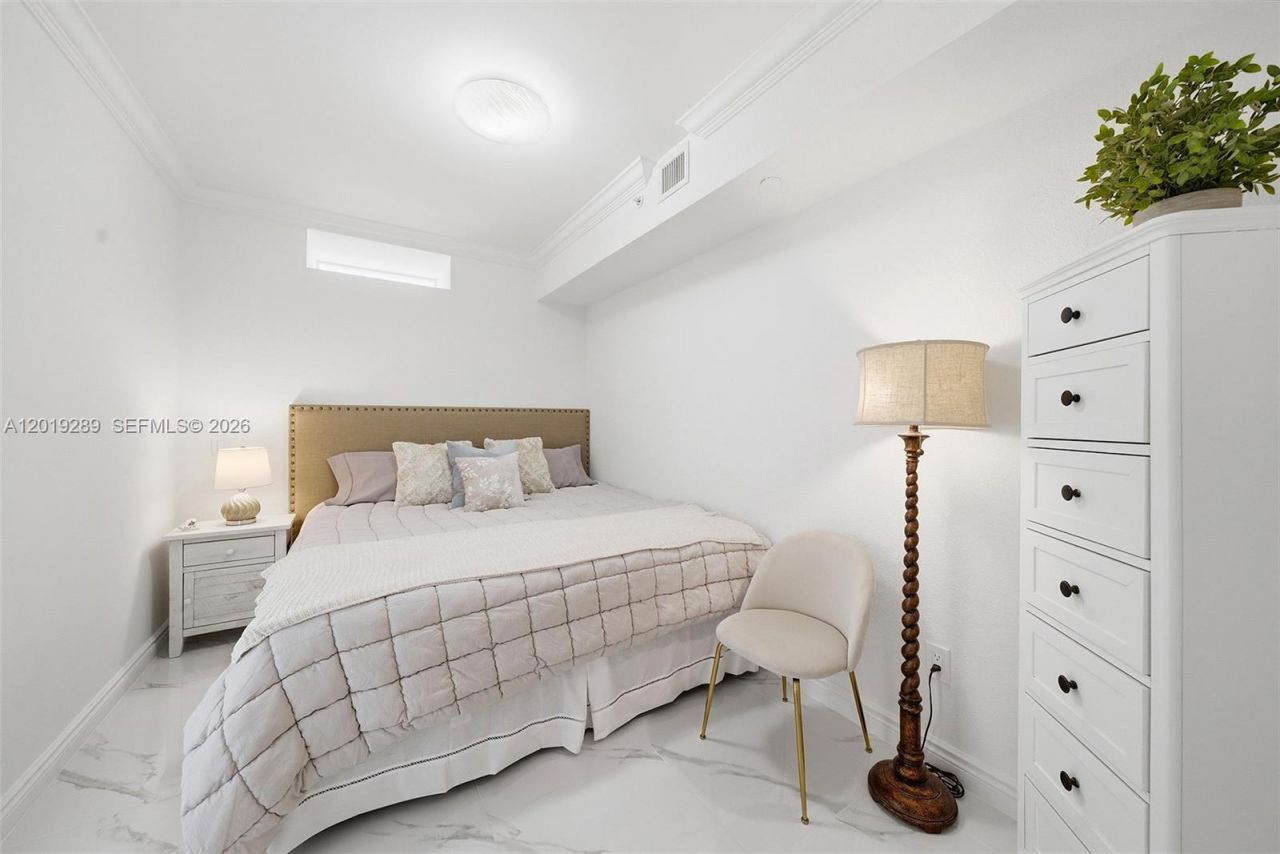 4779 Collins Ave, Unit 1206, Miami Beach, FL 33140 Photo