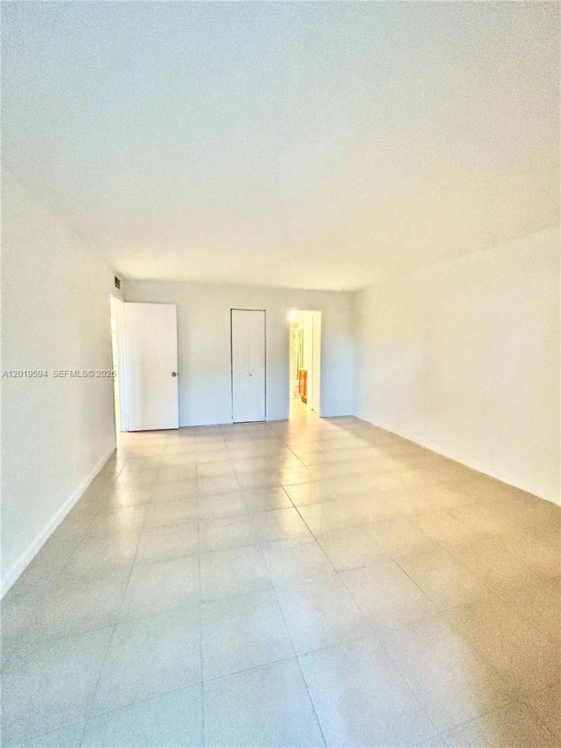 9375 Fontainebleau Blvd , Unit L217, Miami, FL 33172 Photo