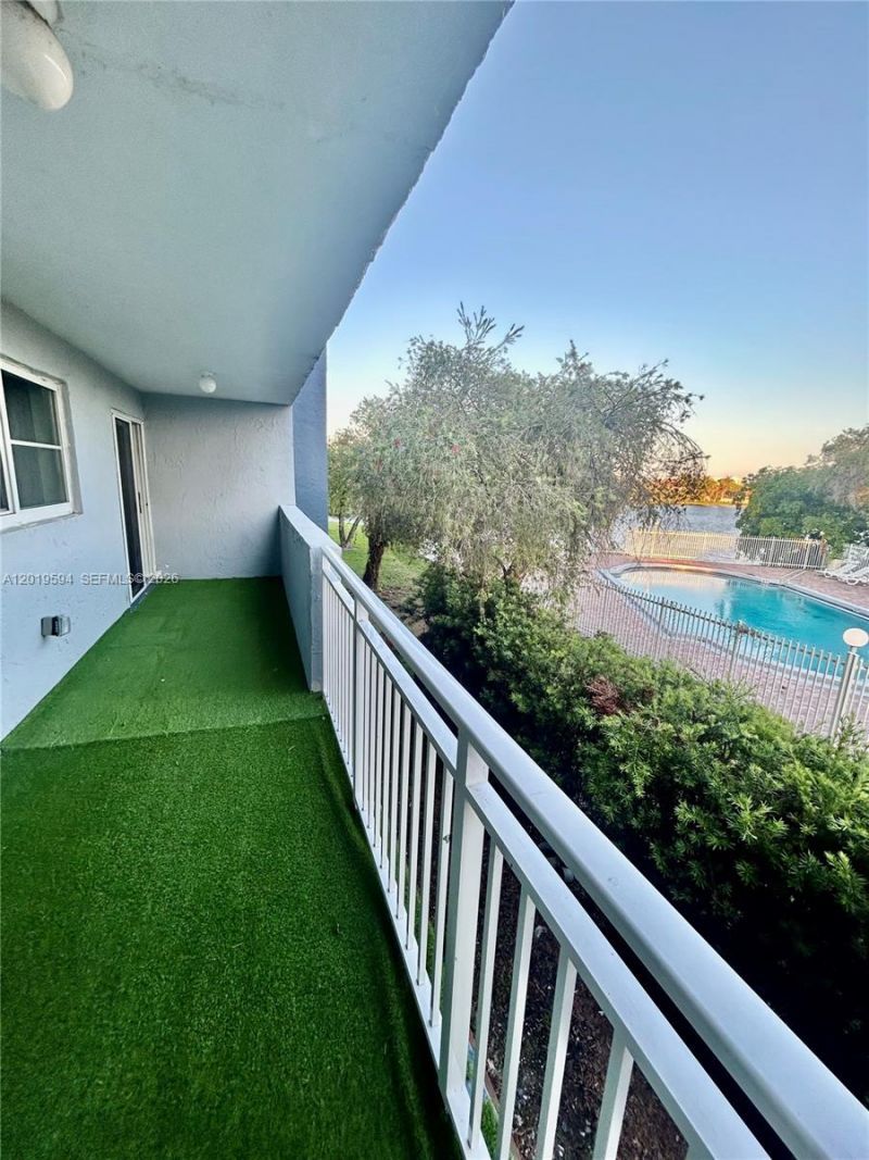 9375 Fontainebleau Blvd , Unit L217, Miami, FL 33172 Photo