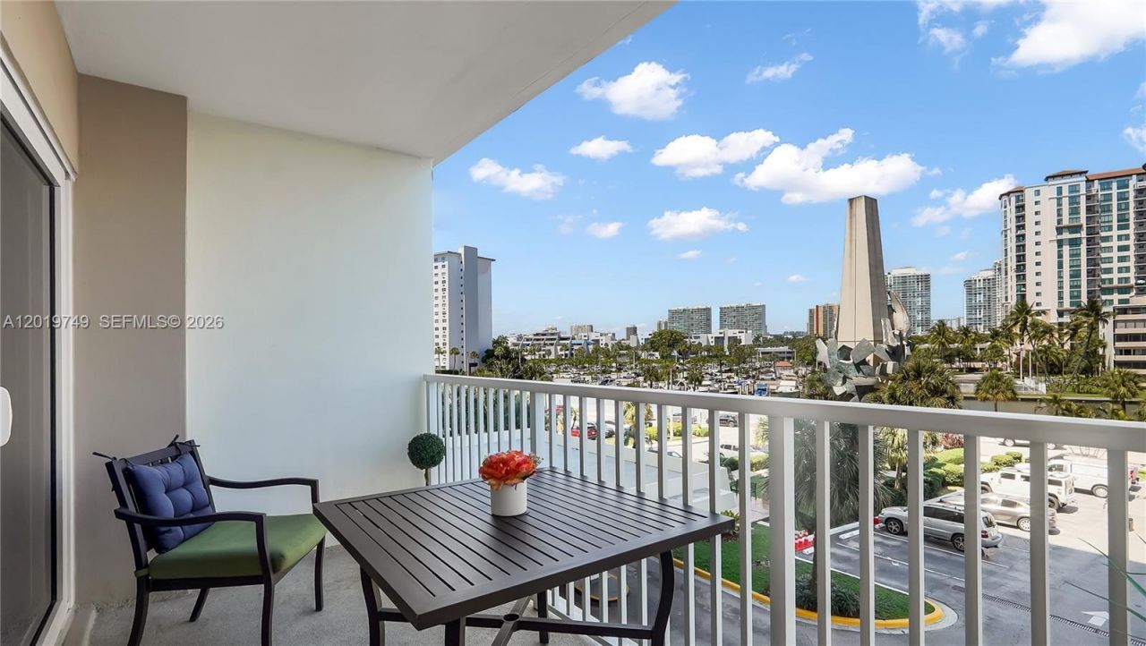 300 Bayview Dr , Unit 307, Sunny Isles Beach, FL 33160 Photo