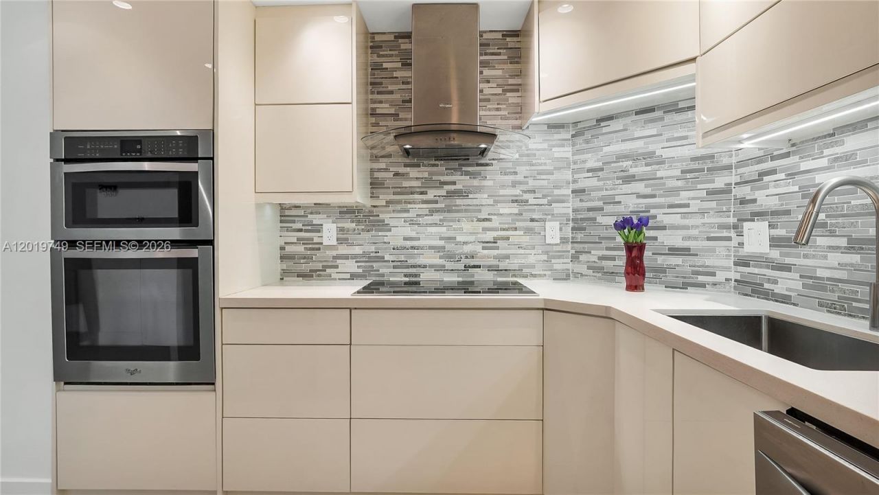 300 Bayview Dr , Unit 307, Sunny Isles Beach, FL 33160 Photo