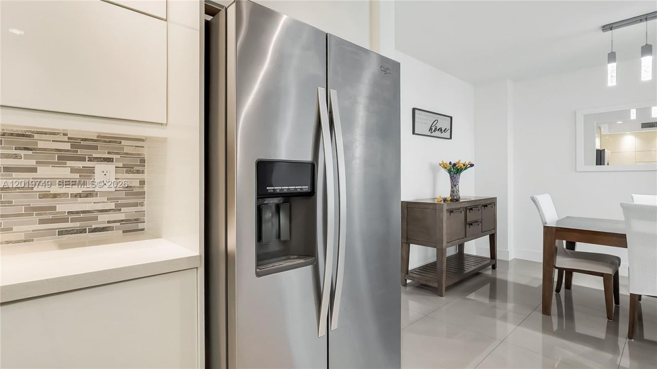 300 Bayview Dr , Unit 307, Sunny Isles Beach, FL 33160 Photo