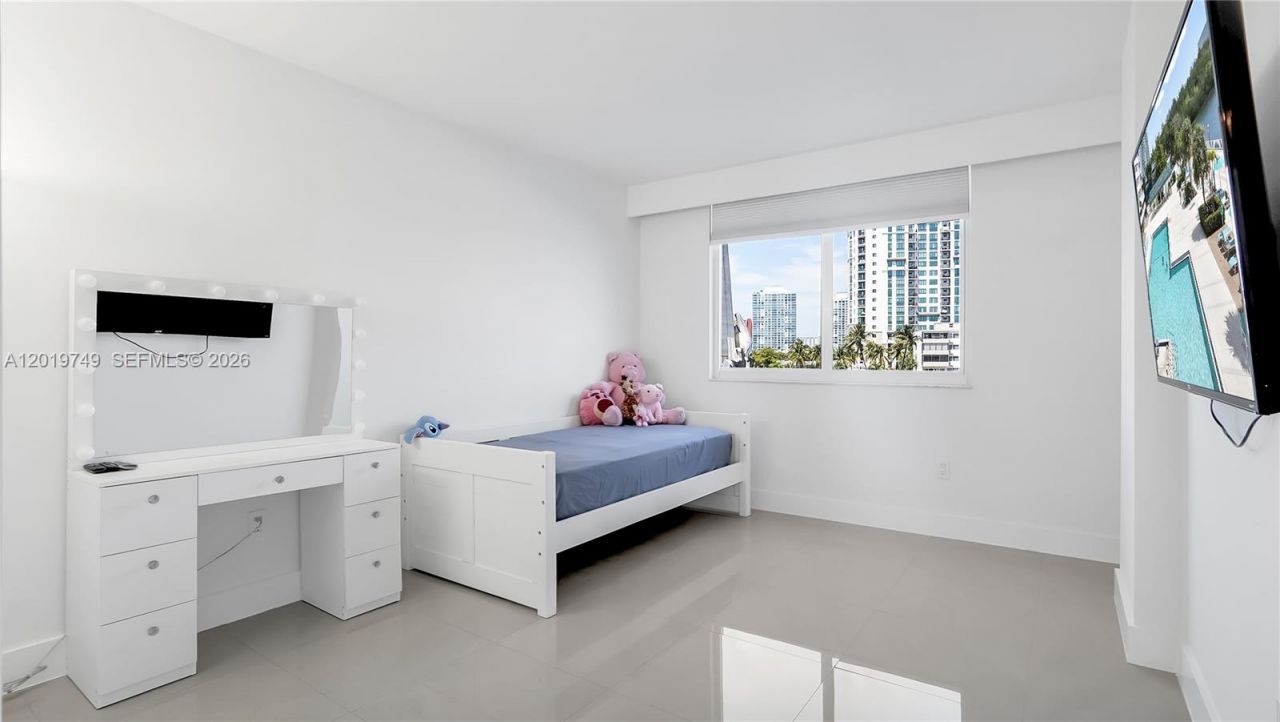 300 Bayview Dr , Unit 307, Sunny Isles Beach, FL 33160 Photo