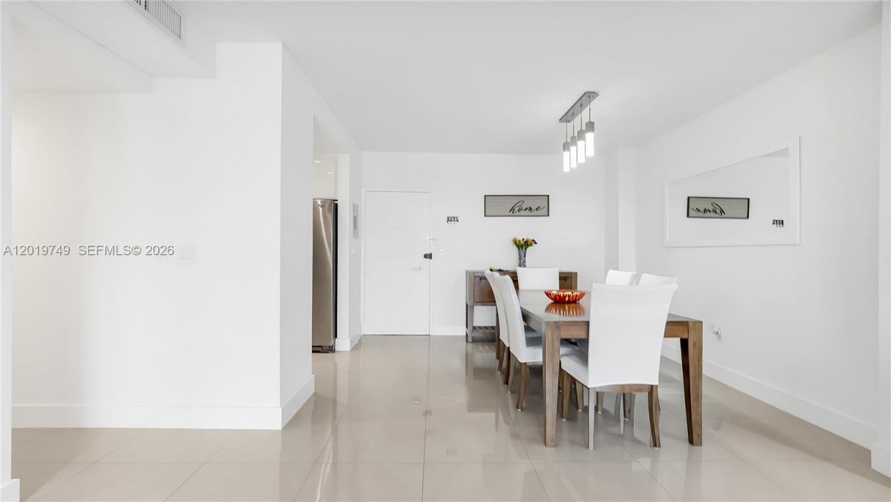 300 Bayview Dr , Unit 307, Sunny Isles Beach, FL 33160 Photo