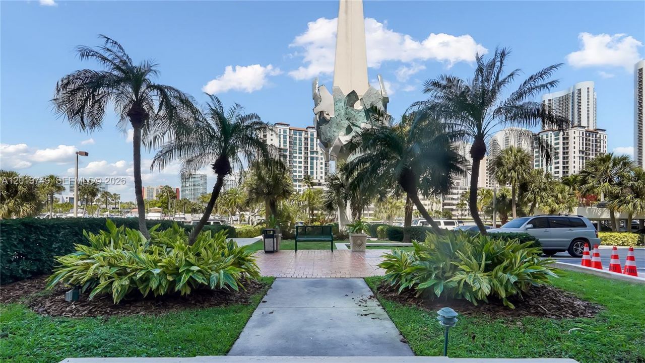 300 Bayview Dr , Unit 307, Sunny Isles Beach, FL 33160 Photo