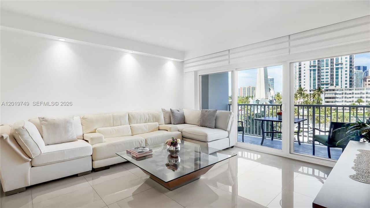 300 Bayview Dr , Unit 307, Sunny Isles Beach, FL 33160 Photo
