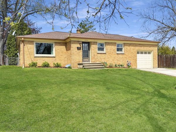 1520 RIDGE ROAD, Green Bay, WI 54304