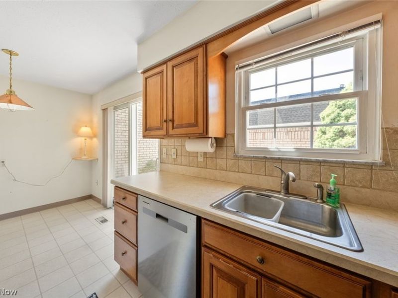 21028 Reserve Court, Unit G 134, Fairview Park, OH 44126 Photo 9