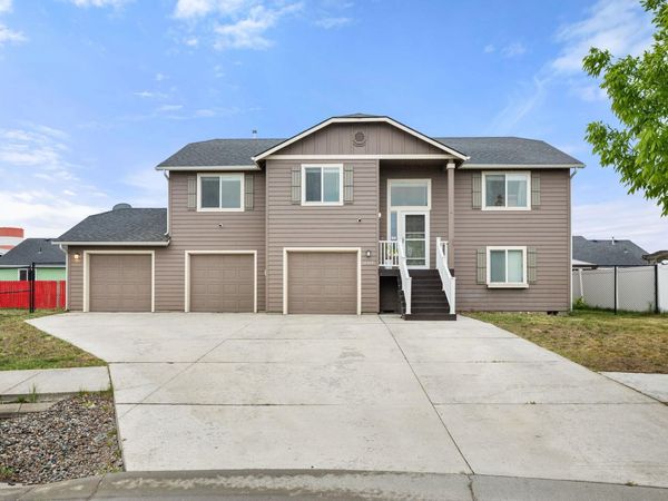12417 W Pacific Ct, Airway Heights, WA 99001