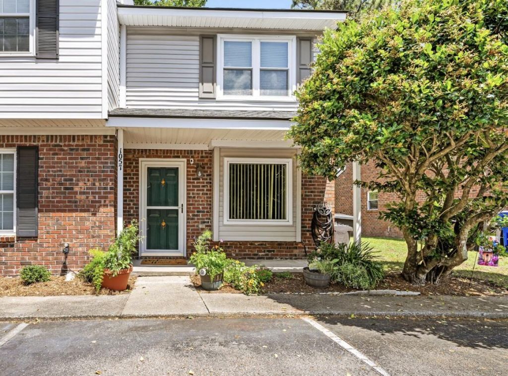 1057 Hunters Trace Photo 1