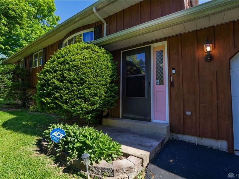 657 White Oak Drive, Springfield Township, OH 45504 Photo 2