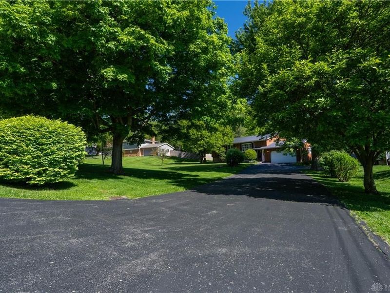 657 White Oak Drive, Springfield Township, OH 45504 Photo 6
