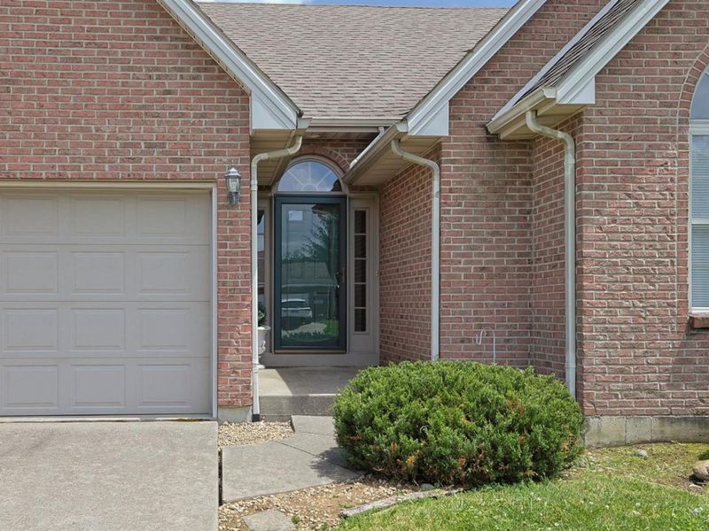 313 Sharon Court, Middletown, OH 45042 Photo 2