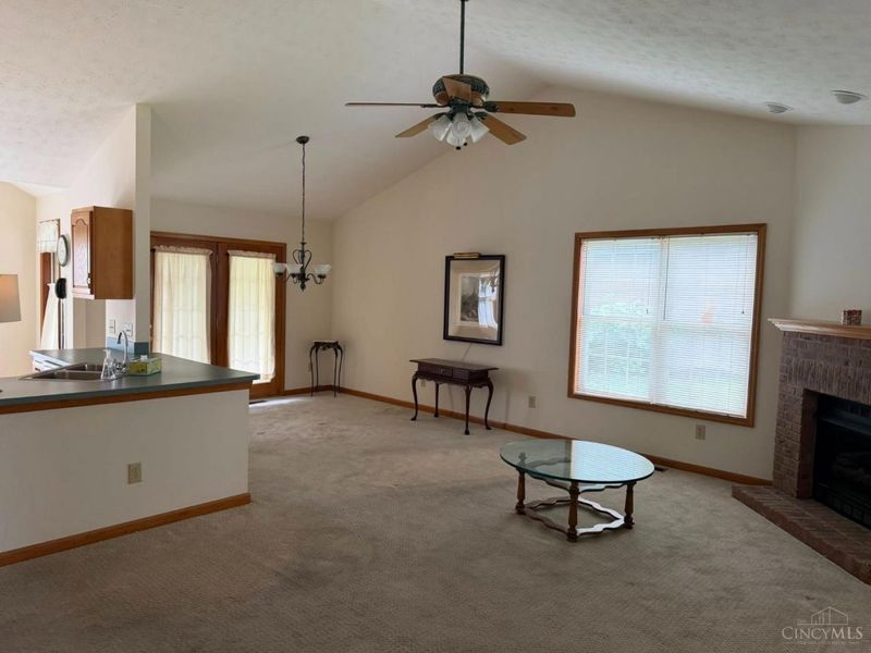 313 Sharon Court, Middletown, OH 45042 Photo 3