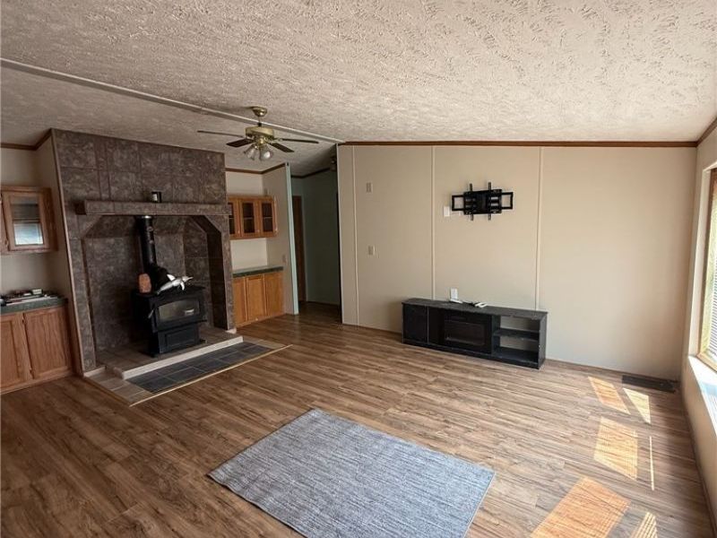 6476 Linda Lane, Ravenna, OH 44266 Photo 2