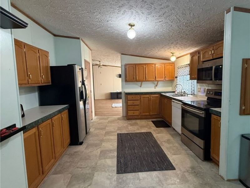6476 Linda Lane, Ravenna, OH 44266 Photo 4