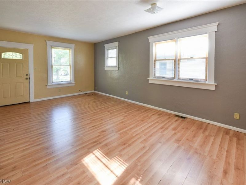 761 E Crosier Street, Akron, OH 44306 Photo 9