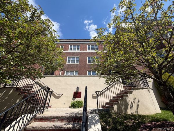 4 Chateaux Circle, Unit 4C, Scarsdale, NY 10583