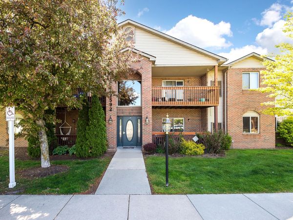 2592 Eagles Circle, Unit 6, Ypsilanti, MI 48197