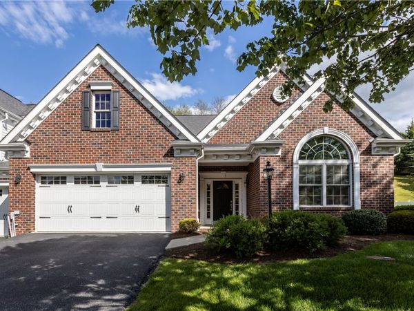 1414 Willowbrook Dr, Washington, PA 15301