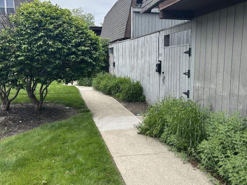 5479 Worthington Forest Place E, Columbus, OH 43229 Photo 2