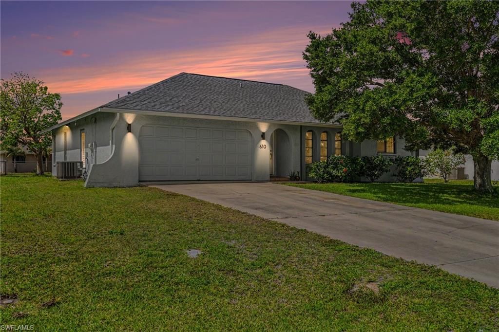 610 Retunda Pkwy W, Cape Coral, FL 33904 Photo