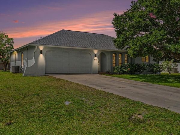 610 Retunda PKWY W, CAPE CORAL, FL 33904