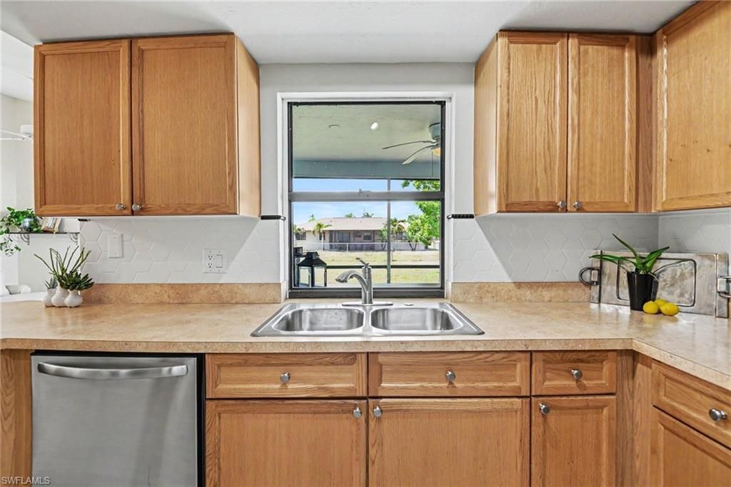 610 Retunda Pkwy W, Cape Coral, FL 33904 Photo