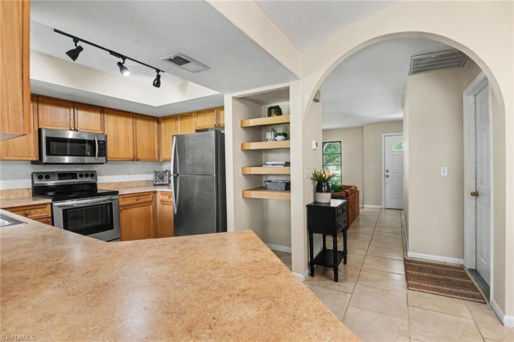 610 Retunda Pkwy W, Cape Coral, FL 33904 Photo