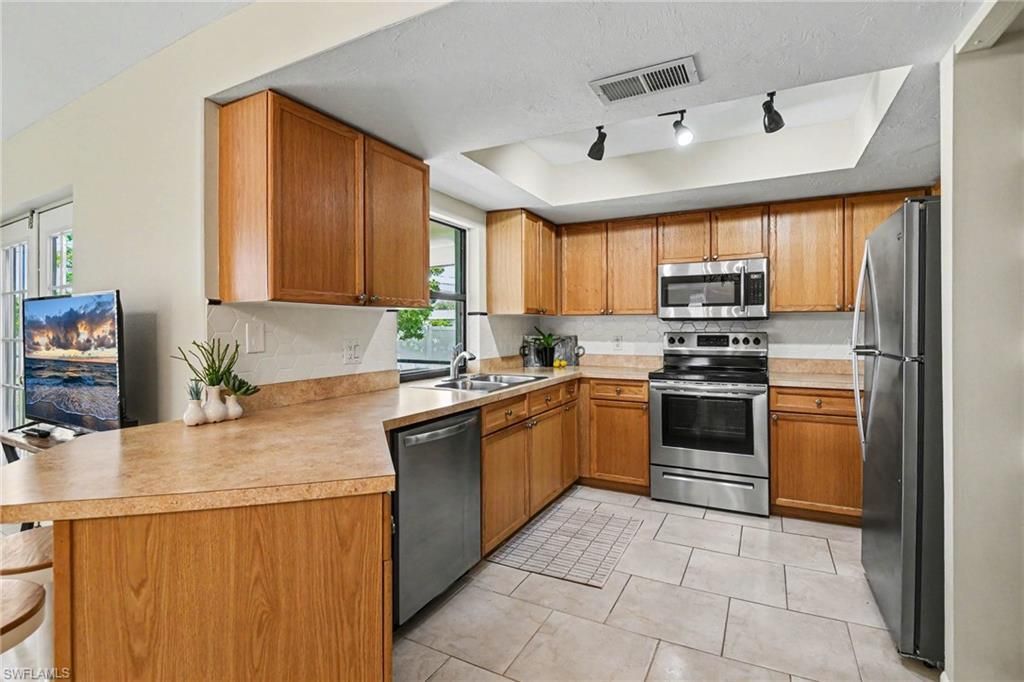 610 Retunda Pkwy W, Cape Coral, FL 33904 Photo