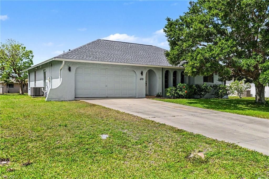 610 Retunda Pkwy W, Cape Coral, FL 33904 Photo